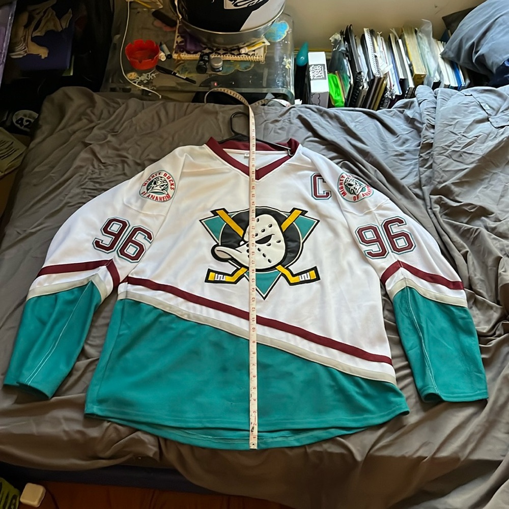 Off brand Amazon Mighty Ducks hockey jersey mens XL
